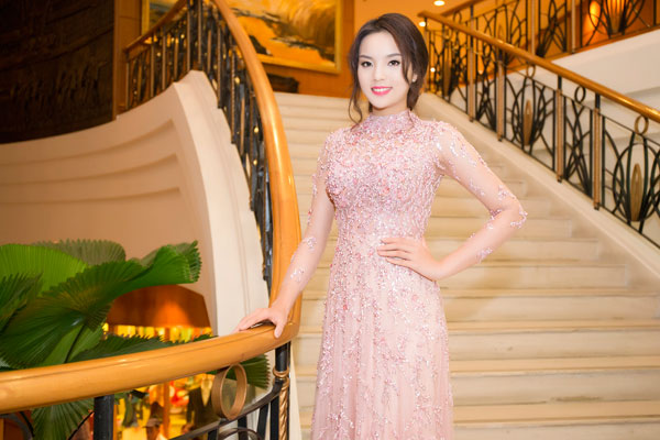 Miss Viet Nam Nguyen Cao Ky Duyen Greeting Vietnam.